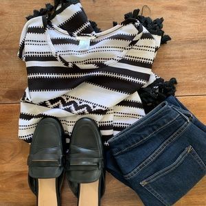 A Shappe | Black & white | Pancho